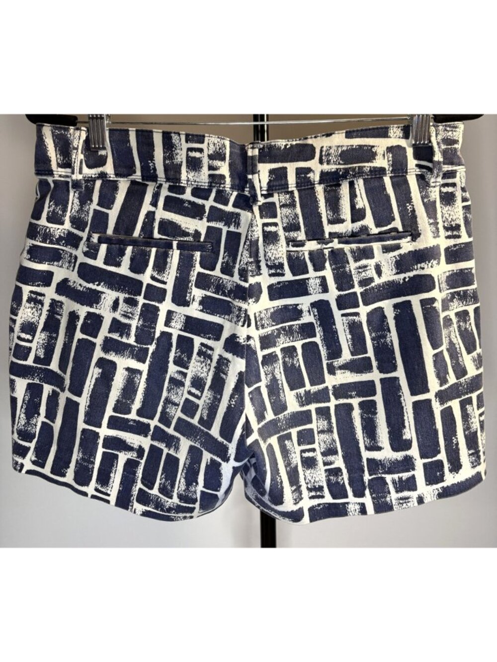 The LIMITED Women's Navy Blue White Geometric Tailored Shorts Pockets Size 10 - Picture 5 of 14